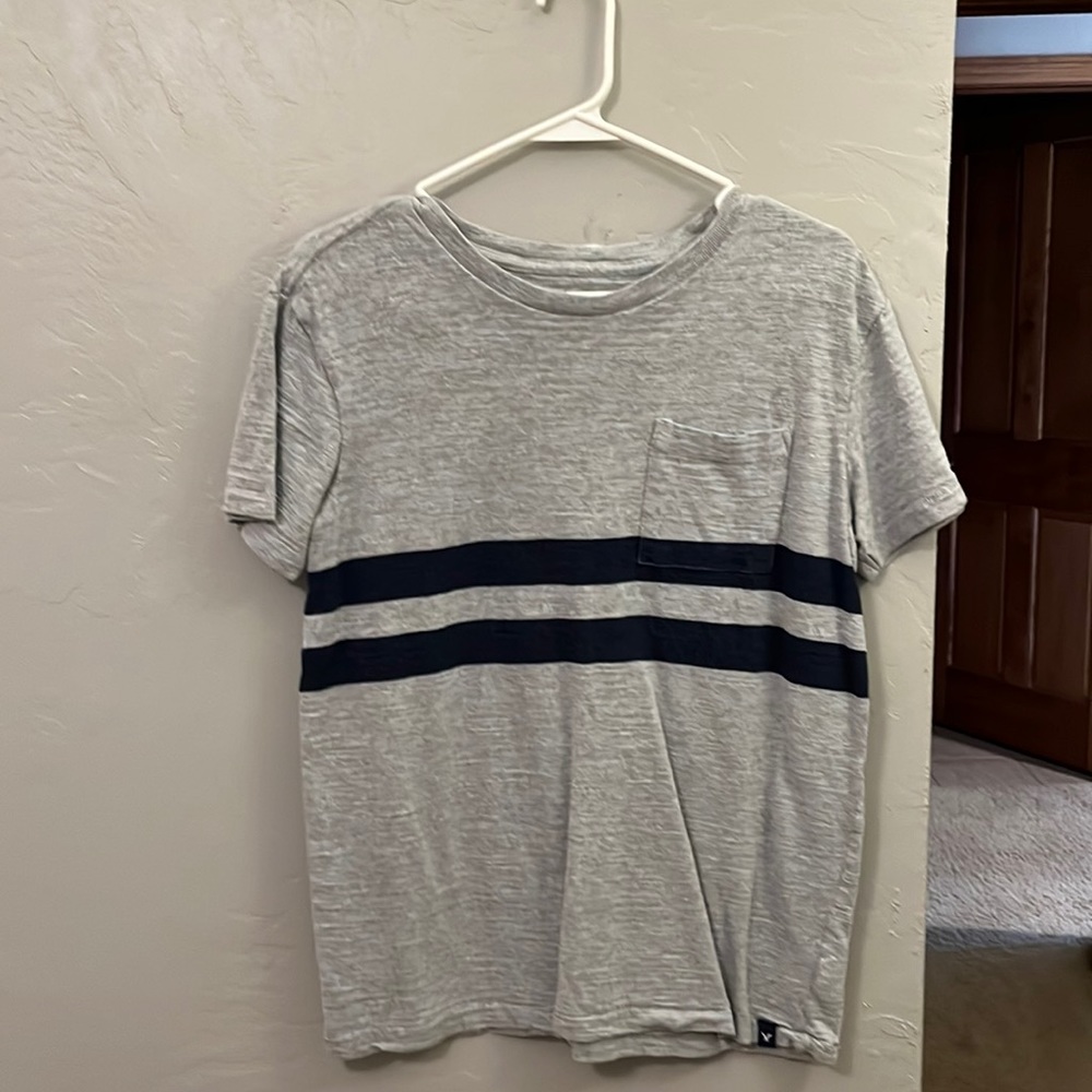 American Eagle t shirt